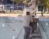 Vídeo mostra homem se desequilibrando ao pular na fonte do Parque Centenário