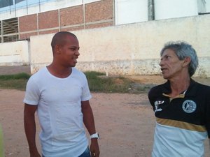 Reforços para o ASA: Volante Juninho e meia Djalma são regularizados