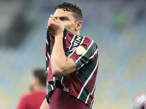 Thiago Silva espanta trauma do Fluminense de 2008 e provoca rivais: ‘Tem time que não coloca 40 mil’