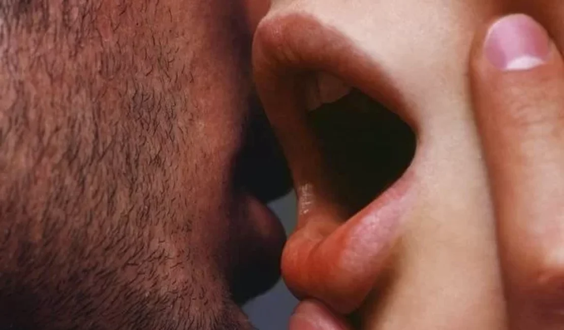 Beijo na boca faz diferença para o orgasmo feminino, aponta estudo