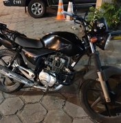 Polícia recupera motocicleta roubada após abordagem em Maceió