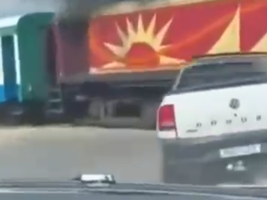Imagens mostram momento que trem colide com carro em Satuba