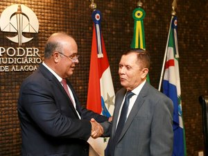 Novo desembargador promete dedicação total como magistrado do TJAL