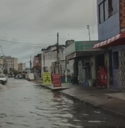 [Vídeo] Ruas da capital ficam alagadas após chuvas 