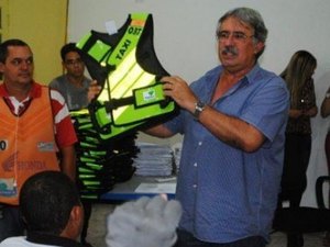 Prefeitura de Arapiraca vai entregar mais 39 coletes a mototaxistas