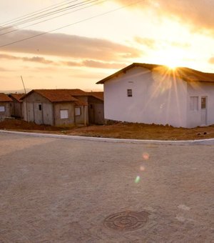 Prefeitura de Arapiraca entrega primeiro lote de casas populares a famílias em vulnerabilidade da Mangabeiras
