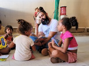 Mochileiro Pela Educação: alagoano viaja pelo Brasil distribuindo livros às crianças