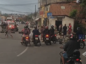 [Vídeo] Manifestantes realizam protesto na Orla Lagunar de Maceió