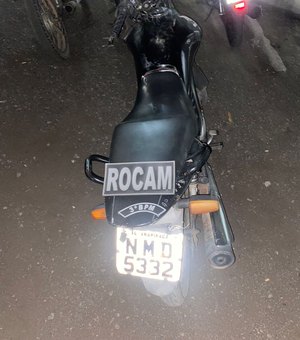 Moto com queixa de roubo é encontrada em matagal no bairro Jardim das Paineiras, em Arapiraca