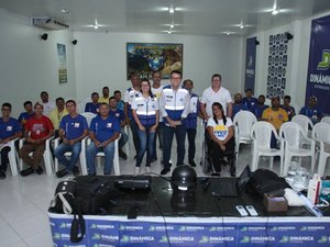 SMTT realiza projeto que visa a capacitação de pessoas com palestras e aulas sobre trânsito, em Alagoas