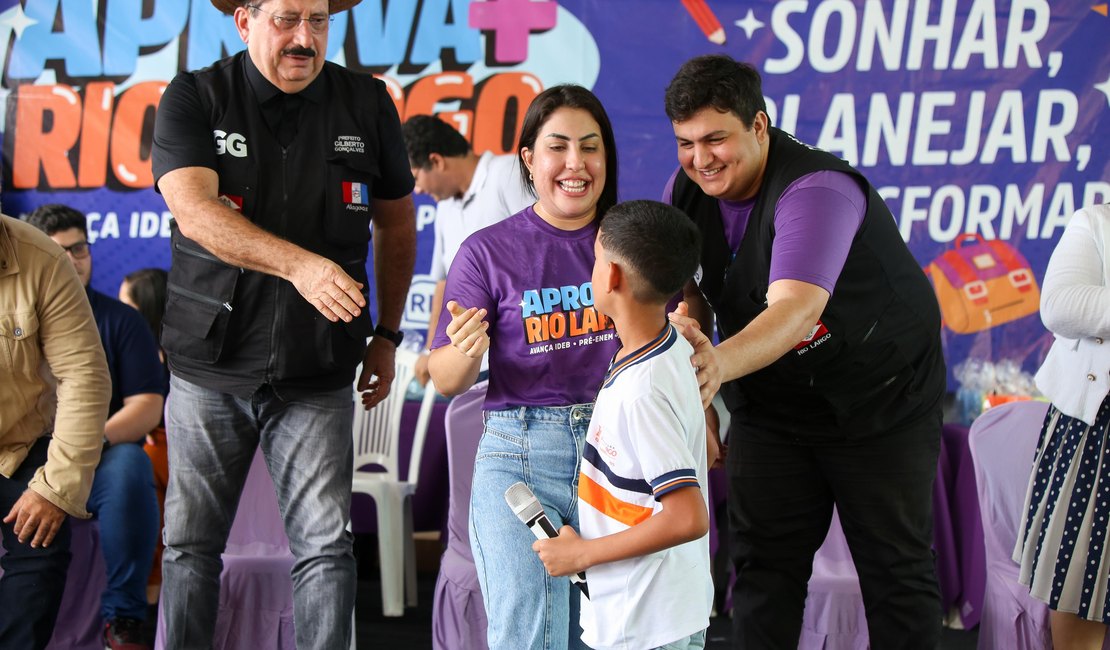 Prefeito Carlos e deputada Gabi Gonçalves celebram aprovação de estudantes de Rio Largo no Ifal