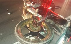 Motocicleta ficou destruída 