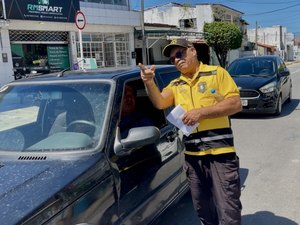 DMTT orienta população sobre mudança de sentido em rua no Poço