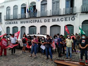 [Vídeo] Maceioenses protestam contra título de cidadão honorário para Bolsonaro