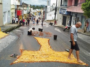 Palmeira dos Índios realiza tradicional procissão de Corpus Christ