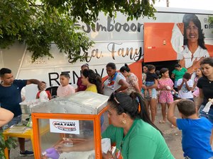 Dra. Fany com a Caravana da Alegria promove diversão para a garotada