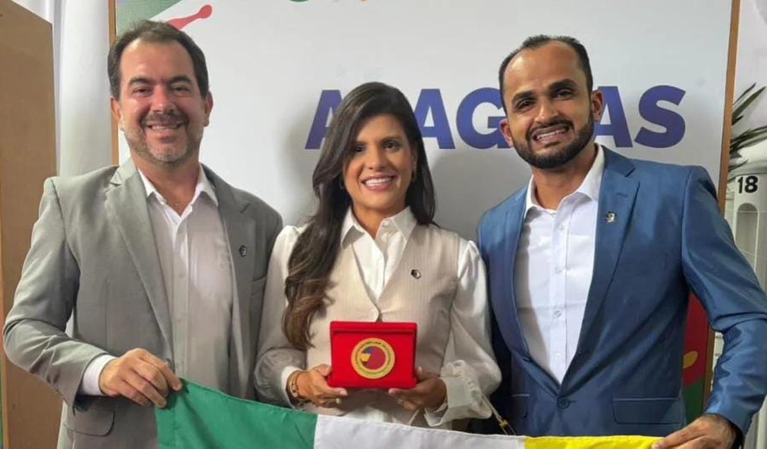 Prefeita Marcela Gomes recebe o selo ouro de alfabetização na educação de Novo Lino
