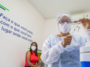 Hospital Regional de Arapiraca conclui imunização de funcionários contra Covid-19