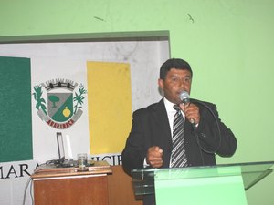 Vereador quer que prefeito resolva situação dos professores em Arapiraca 