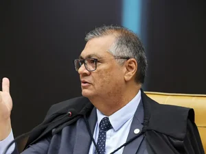 Dino suspende repasses de 'emendas Pix' a nove municípios