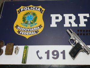 Motorista é preso com arma de fogo e droga para consumo na BR-101