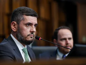 Após deixar prisão, Rodrigo Bacellar se licencia do mandato na Alerj