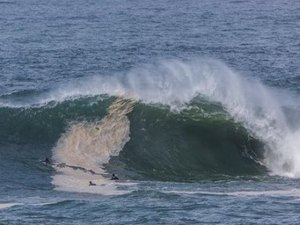 Frente fria traz ressaca com ondas de até 2,5 metros para o Litoral de Alagoas