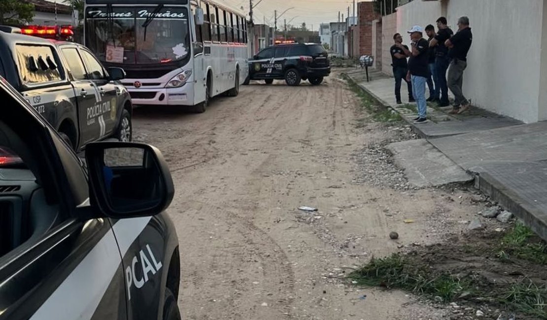 Mandados de busca e apreensão são cumpridos contra influenciador Babal Guimarães em Alagoas