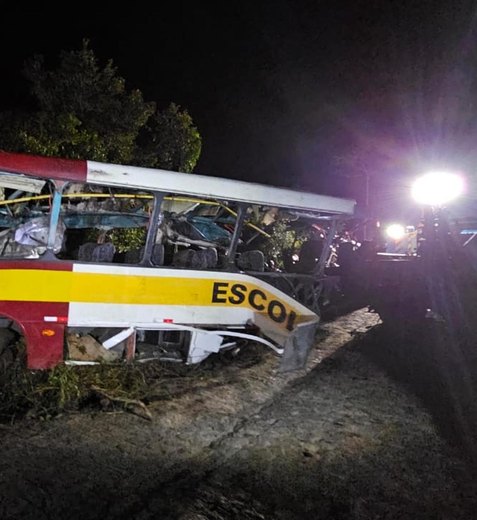 Operação para retirar ônibus que caiu na Serra da Barriga é concluída neste sábado (5)