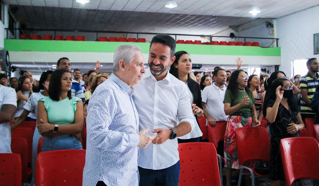 Paulo Dantas participa de culto na Igreja do Evangelho Quadrangular