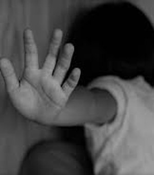 Mulher é presa por agredir a própria filha no bairro Santos Dumont, em Maceió