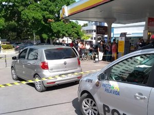 Homem escondido em mala de carro mata amante da esposa e se suicida