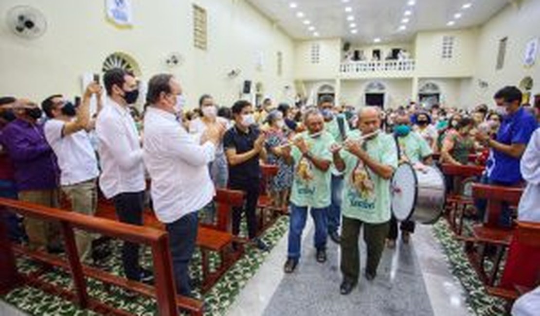 Padroeira do bairro Canafístula é homenageada durante programação festiva