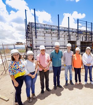 Tia Júlia visita obras do Programa Minha Casa, Minha Vida que beneficiará 400 famílias palmeirenses