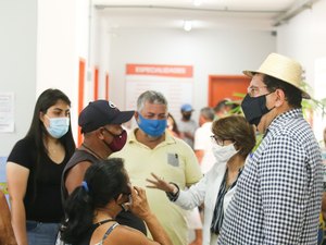 Gilberto Gonçalves visita policlínica e agradece trabalho de profissionais