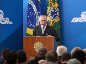 Com previsão de R$ 1,7 bi para fundo eleitoral, presidente Temer sanciona Orçamento de 2018 