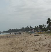 Criminosos armados ameaçam e assaltam turista na Praia do Patacho