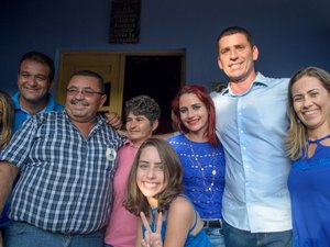 Caminhada com Marcelo e Marlan reúne 8 mil pessoas em Limoeiro de Anadia