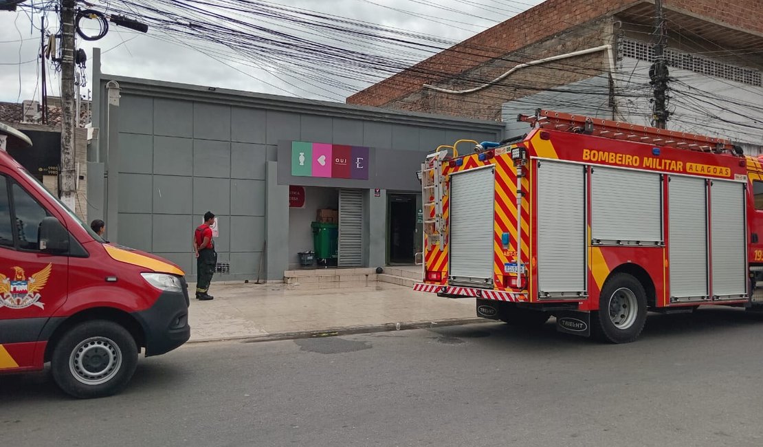 [Vídeo] Incêndio em loja de revenda do Boticário em Arapiraca causa pânico na manhã desta segunda (11)