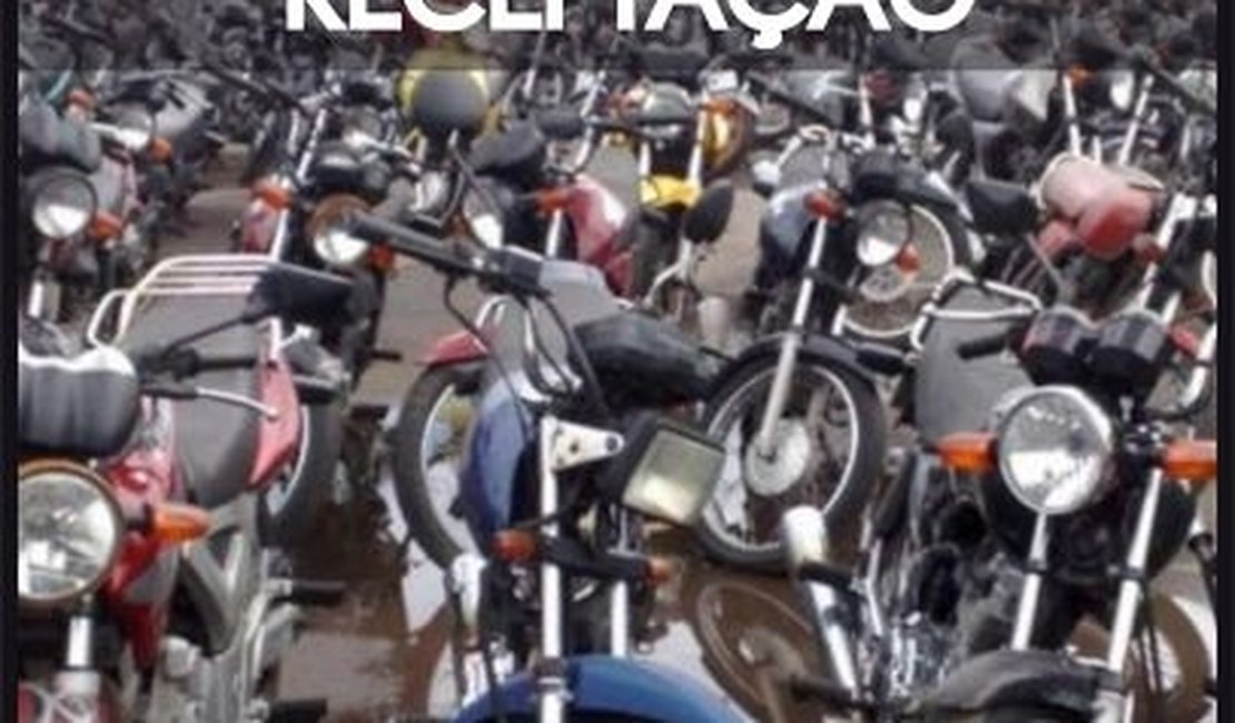 Polícia apreende dupla com motocicleta roubada