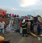 Acidente entre carreta carregada de argila e Van de Palmeira/Arapiraca deixa feridos na AL-115