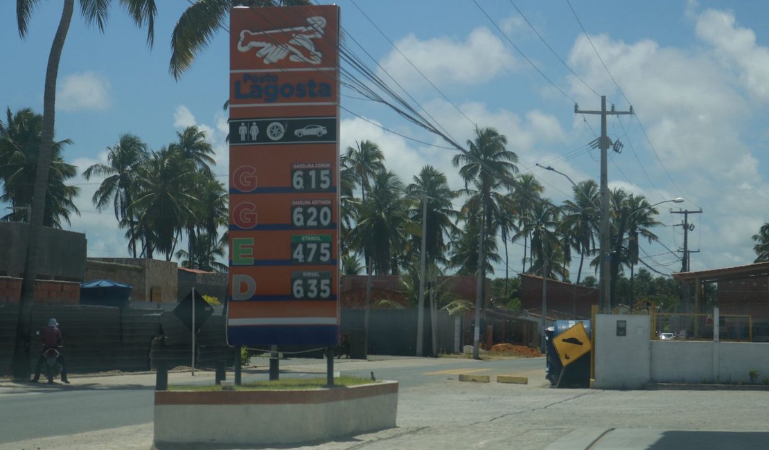 Litro da gasolina comum custa R$ 6,15 em Porto de Pedras