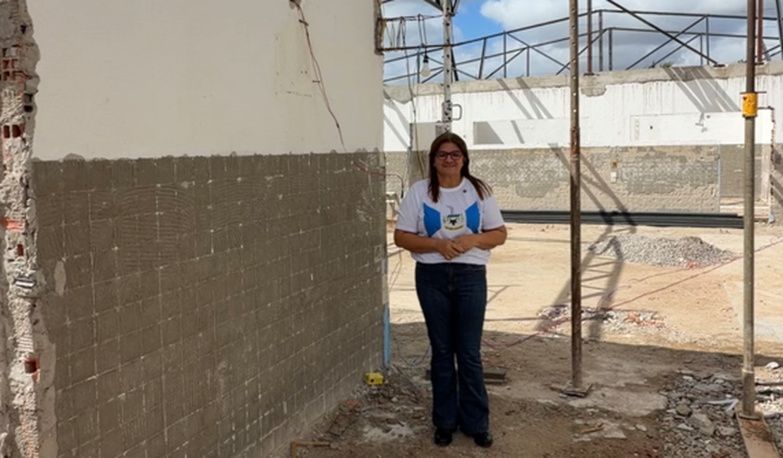Ziane Costa visita obras de reforma escolar no Povoado Cruz