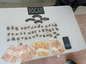 Dupla é detida com  pedras de crack e maconha em Arapiraca