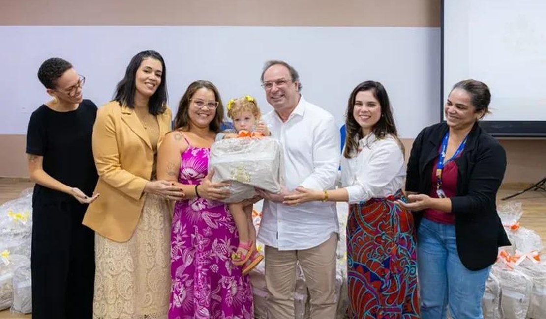 Prefeitura realiza a 1ª entrega de enxovais do projeto “Mãe Arapiraquense” de 2025