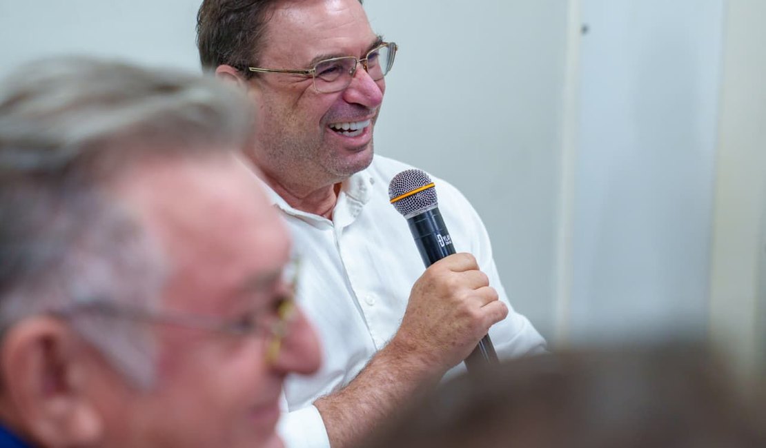 Prefeito Luciano Barbosa assina ordem de serviço para o início das obras de pavimentação asfáltica