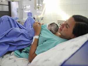 Mortalidade materna caiu para metade em 25 anos