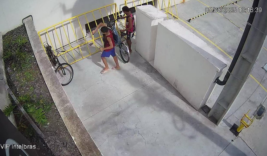 Câmeras de videomonitoramento flagram jovens furtando bicicletas em área nobre de Maceió
