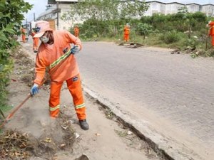 Trabalho dos garis e margaridas é exaltado pelo prefeito de Arapiraca