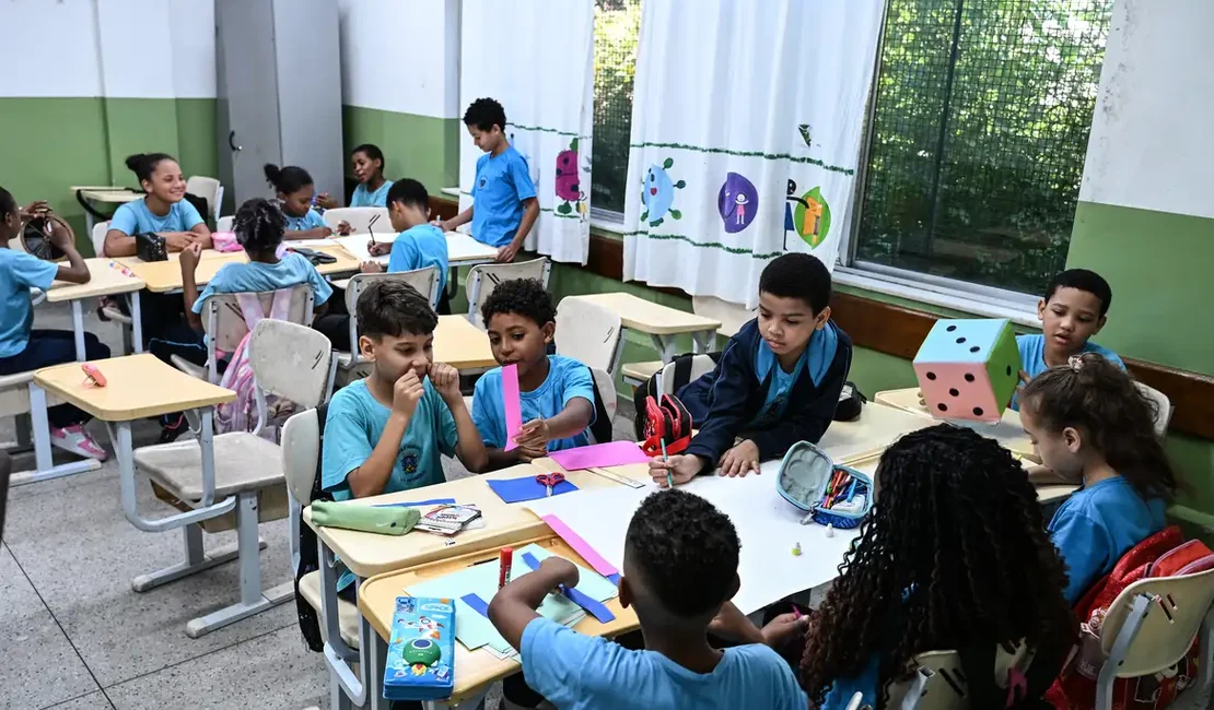 Governo fixa em R$ 5,1 mil novo piso nacional do magistério